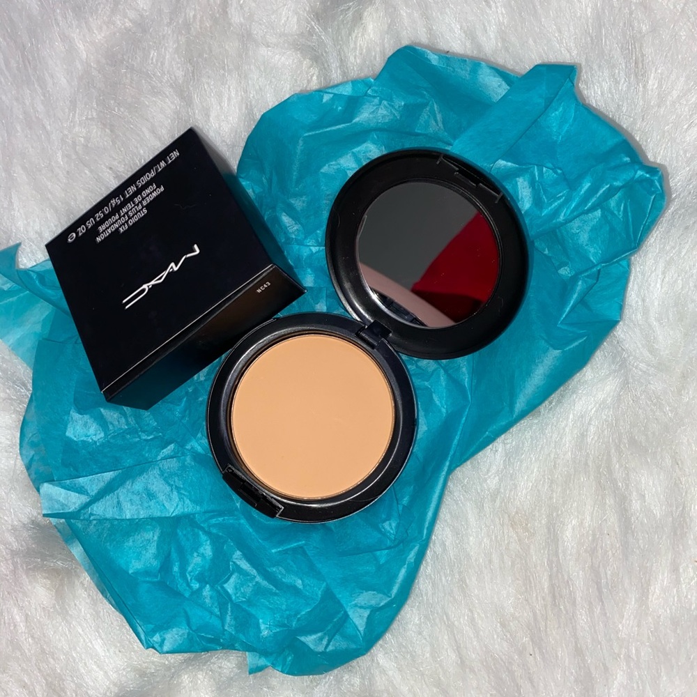 😍 New Mac Studio Fix Powder + Foundation NC43